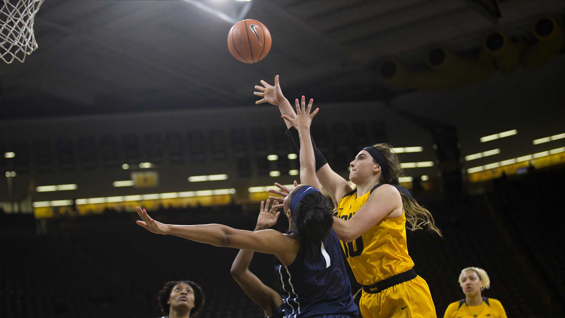 Post Play Stellar For Hawkeyes The Daily Iowan