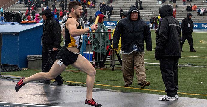 3,200-meter relay a bright spot for Iowa