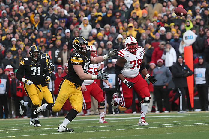 Iowa+defensive+end+Drew+Ott+runs+to+grab+the+ball+from+a+Nebraska+fumbled+punt+in+Kinnick+Stadium+on+Friday%2C+November+28%2C+2014.+Ott+scored+a+touchdown+off+the+play.+Iowa+was+defeated+by+Nebraska+in+overtime%2C+37-34.+%28The+Daily+Iowan%2FAlyssa+Hitchcock%29