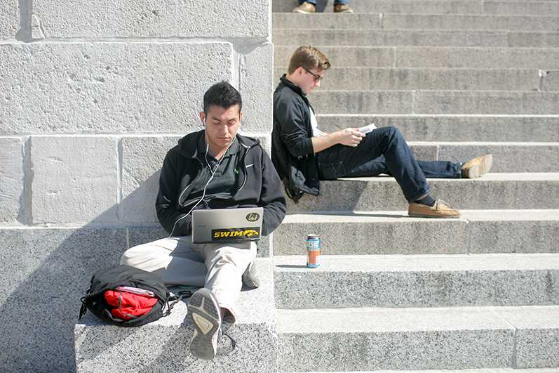 UI sophomores Cesar Perez and Ryan Scott study in the Pentacrest on Wednesday, March 11, 2015. (The Daily Iowan/McCall Radavich)