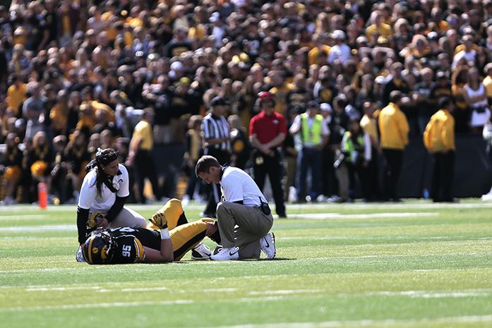 Iowa+defensive+lineman+Drew+Ott+gets+looked+at+after+an+injury+during+the+Homecoming+game+against+Illinois+in+Kinnick+Stadium+on+Saturday%2C+Oct.+10%2C+2015.+The+Hawkeyes+defeated+the+Illini+29-20.+%28The+Daily+Iowan%2FValerie+Burke%29