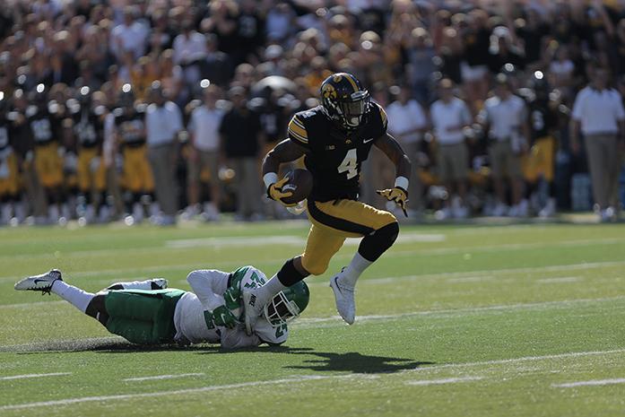 Iowa+wide+receiver+Tevaun+Smith+runs+down+the+field+avoiding+a+tackle+by+North+Texas+defensive+back+Zac+Whitfield+during+the+Iowa-North+Texas+game+in+Kinnick+Stadium+on+Saturday%2C+Sept.+26%2C+2015.+The+Hawkeyes+defeated+the+Mean+Green%2C+62-16.+%28The+Daily+Iowan%2FValerie+Burke%29