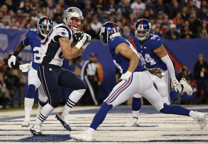 New England Patriots Scott Chandler (88) catches a pass for a touchdown in front of New York Giants Landon Collins (21) and Craig Dahl (43) during the first half of an NFL football game Sunday Nov. 15, 2015, in East Rutherford, N.J. (AP Photo/Julio Cortez)