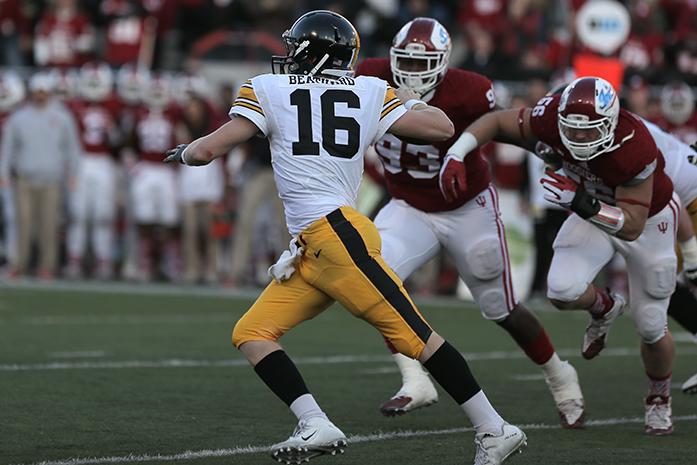 Iowa+C.%7C.+Beathard+throws+the+ball+during+the+Iowa-Indiana+game+in+Memorial+Stadium+in+Bloomington+on+Saturday%2C+Nov.+7%2C+2015.+The+Hawkeyes+stay+undefeated+after+beating+the+Hoosiers%2C+35-27.+%28The+Daily+Iowan%2FRachael+Westergard%29