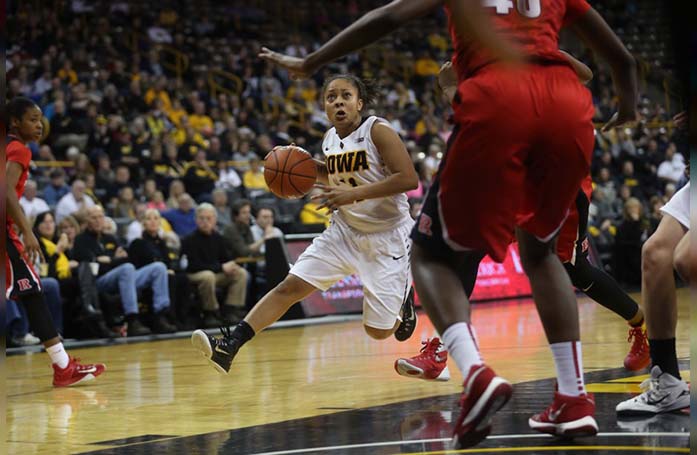 Iowa+guard+Tania+Davis+drives+to+the+basket+during+the+Iowa-Rutgers+game+in+Carver-Hawkeye+Arena+on+Monday%2C+Jan.+4%2C+2016.+The+Hawkeyes+defeated+the+Scarlet+Knights%2C+69-65.+%28The+Daily+Iowan%2FMargaret+Kispert%29