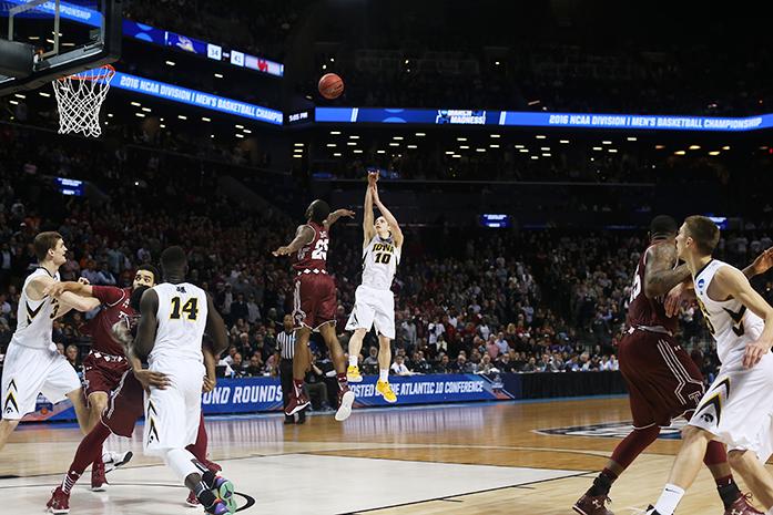 Iowa Hawkeyes guard Mike Gesell (10) shoots against the Temple Owls in the Barclays Center on Friday, March 19, 2016 in Brooklyn, New York. The Hawkeyes beat the Owls in overtime, 72-70. (The Daily Iowan/Joshua Housing)