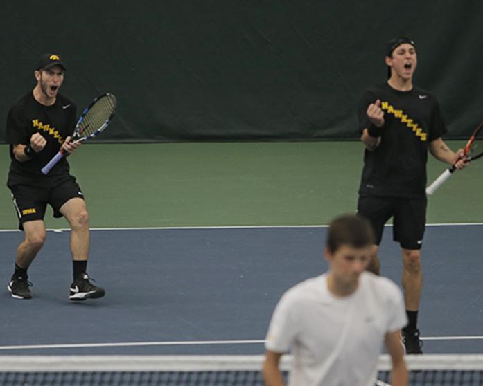 Tennis goes 1-2 in weekend matches