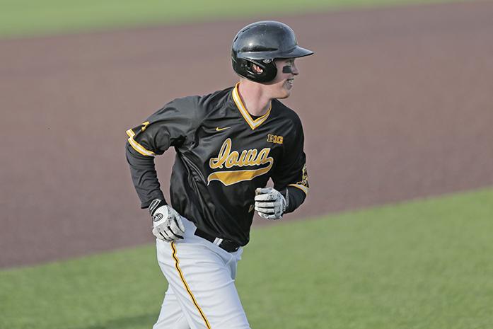 Iowa+infielder+Tyler+Peyton+takes+a+jog+around+all+the+bases+after+a+big+grand+slam+at+Duane+Banks+Field+in+Iowa+City+on+Tuesday%2C+March+29%2C+2016.+The+Hawkeyes+bats+came+alive+in+their+12-3+defeat+over+the+Huskies.+%28The+Daily+Iowan%2F+Alex+Kroeze%29