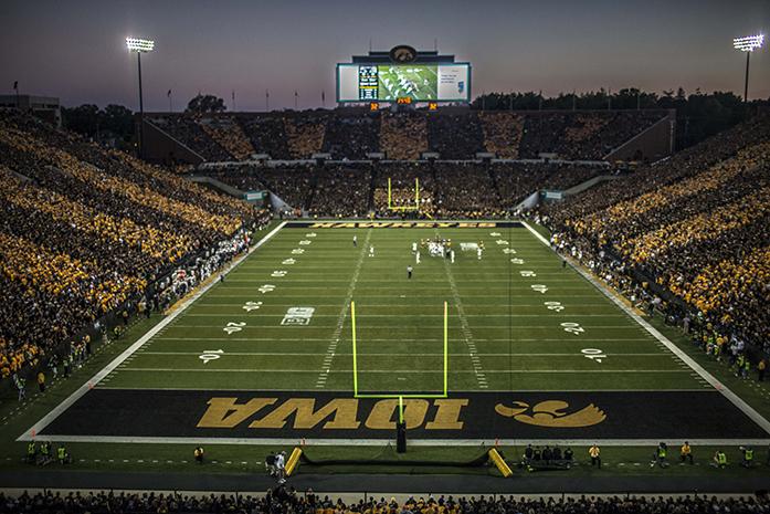 The+Hawkeyes+and+Pittsburgh+Panthers+do+the+coin+toss+near+midfield+inside+Kinnick+Stadium+on+Saturday%2C+Sept.+19%2C+2015.+The+Hawkeyes+defeated+the+Pittsburgh+Panthers+27-24.+%28The+Daily+Iowan%2FSergio+Flores%29