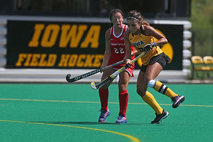 Iowa+forward+Natalie+Cafone+collides+with+Fairfields+midfielder+Jaclyn+Gallagher+during+a+field+hockey+game+against+Fairfield+at+Grant+Field+on+Friday%2C+September+2%2C+2016.+The+Hawkeyes+defeated+the+Stags+4-1.+%28The+Daily+Iowan%2FJoseph+Cress%29