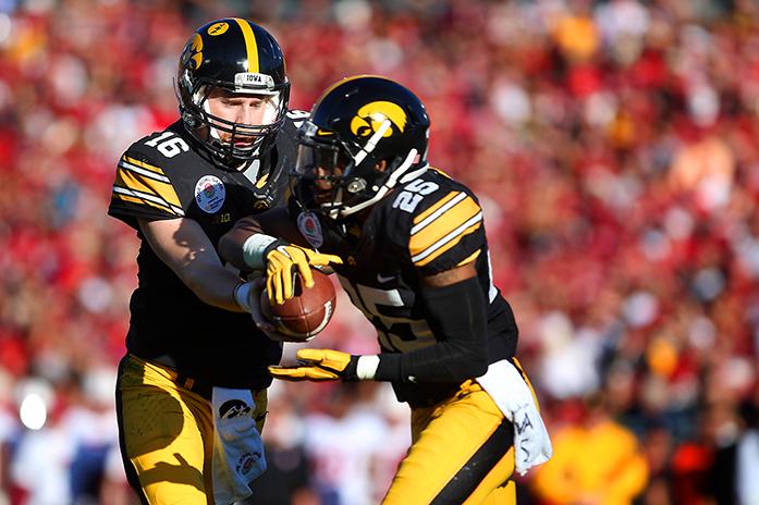 Iowa quarterback C.J. Beathard passes off the ball to running back Akrum Wadley during the Rose Bowl Game in Rose Bowl Stadium in Pasadena, California on Friday, Jan. 1, 2016. Wadley rushed for 33 yards. Stanford defeated Iowa, 45-16. (The Daily Iowan/Alyssa Hitchcock)