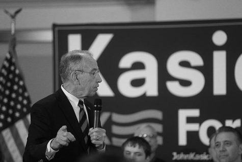 Sen. Chuck Grassley, R-Iowa, introduces Republican presidential candidate John Kasich during a rally at the National Czech and Slovak Museum and Library in Cedar Rapids on Friday, Jan. 29, 2016. Kasich briefly ran in the 2000 presidential election. (The Daily Iowan/Margaret Kispert)