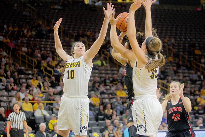 Megan+Gustafson+and+Bre+Cera+try+to+block+Kayla+Brewer+during+the+exhibition+game+on+November+6%2C+2016.+The+Hawkeyes+defeated+the+Flyers+61-35.+%28The+Daily+Iowan%2FOsama+Khalid%29