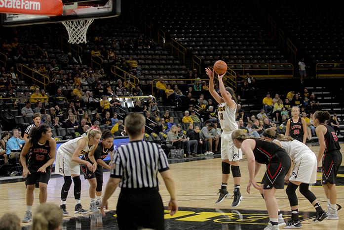 Megan+Gustafson+attempts+a+free+throw+during+the+exhibition+game+on+November+6%2C+2016.+The+Hawkeyes+defeated+the+Flyers+61-35.+%28The+Daily+Iowan%2FOsama+Khalid%29