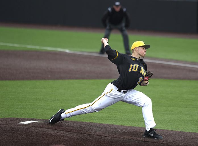 Iowa+pitcher+Nick+Gallagher+winds+up+at+Duane+Banks+Field+on+Saturday%2C+March+26%2C+2016.+The+Hawkeyes+erased+a+1-0+deficit+in+the+bottom+of+the+8th+scoring+4+runs+to+beat+the+Terrapins+4-1.+%28The+Daily+Iowan%2F+Alex+Kroeze%29