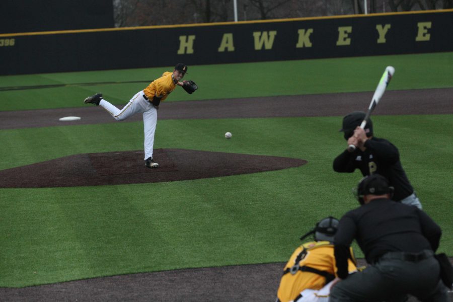 Iowas+Shane+Ritter+pitches+the+ball+during+game+three+of+the+Iowa-Purdue+series+at+Duane+Banks+Stadium+on+Sunday%2C+March+27%2C+2017.+The+Hawkeyes+defeated+the+Boilermakers%2C+7-2%2C+taking+the+series%2C+2-1.+%28The+Daily+Iowan%2FMargaret+Kispert%29