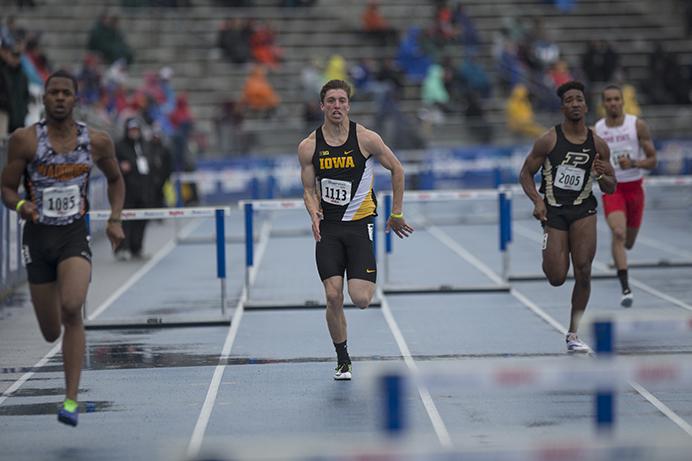 Iowa+freshman+Noah+Larrison+moves+toward+the+hurdles+during+the+first+half+of+the+400+meter+hurdles+at+the+2016+Drake+Relays+on+Saturday%2C+April+30th%2C+2016.+Larrisons+time+of+51.37+placed+him+in+second+place+overall.+%28The+Daily+Iowan%2FBrooklynn+Kascel%29