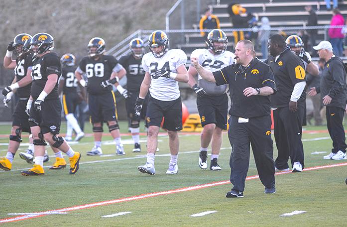 Iowa+offensive+line+coach+Tim+Polasek+calls+to+players+during+a+spring+practice+at+Valley+Stadium+in+Des+Moines+on+Friday%2C+April+7%2C+2017.+The+Hawkeyes+will+host+a+night+spring+game+in+Iowa+City+on+Friday%2C+April+21.+%28The+Daily+Iowan%2FJoseph+Cress%29