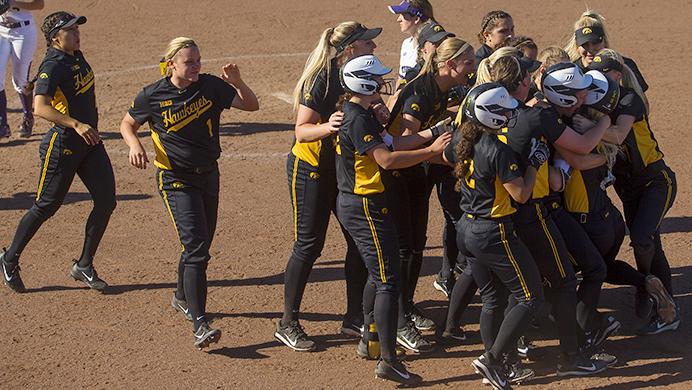 The+Iowa+Softball+Team+celebrates+after+a+walk+off+win+against+Northwestern+on+Saturday+May+6%2C+2017.+The+Hawkeyes+won+7-6+in+the+eleventh+inning.+%28The+Daily+Iowan%2F+Nick+Rohlman%29