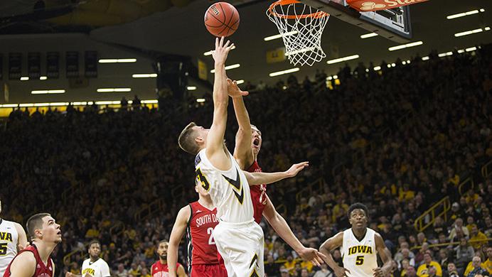 Iowa+guard+Jordan+Bohannon+attempts+a+layup+during+a+mens+basketball+first+round+National+Invitation+Tournament+game+against+South+Dakota+in+Carver-Hawkeye+Arena+on+Wednesday%2C+March+15%2C+2017.+The+Hawkeyes+defeated+the+Coyotes%2C+87-75.+%28The+Daily+Iowan%2FJoseph+Cress%29