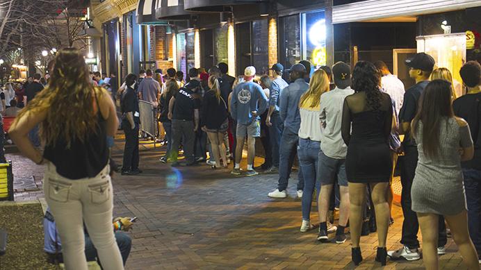 People+wait+in+line+to+get+into+the+Union+bar+downtown+on+April+8.+The+greek-life+alcohol+ban+has+raised+some+concerns.+%28The+Daily+Iowan%2FJoseph+Cress%29