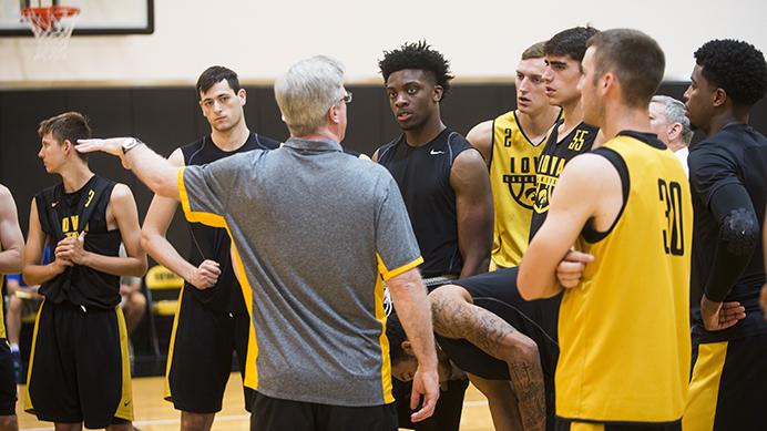 Iowa+head+coach+Fran+McCaffery+speaks+to+players+during+a+mens+basketball+practice+in+Carver-Hawkeye+Arena+on+Wednesday%2C+Aug.+2%2C+2017.++The+Hawkeyes+will+travel+to+Europe+on+August+6+for+12+days.+%28Joseph+Cress%2FThe+Daily+Iowan%29