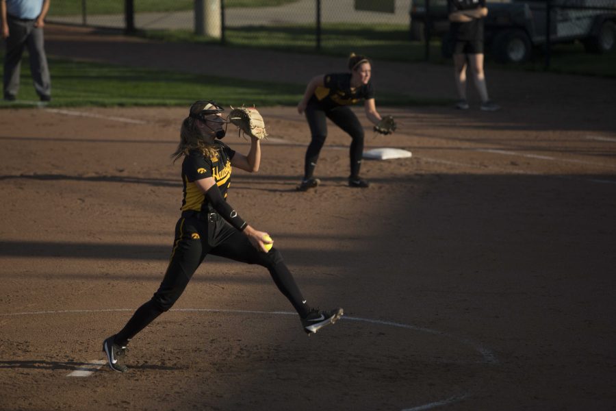 Iowas+Allison+Doocy+pitches+for+the+Hawks+at+the+Pearl+Field+Hawkeye+Softball+complex+on+Friday%2C+Sept.+22%2C+2017.+Hawkeyes+defeated+Kirkwood+Community+College+5-3.+%28Ashley+Morris%2FThe+Daily+Iowan%29