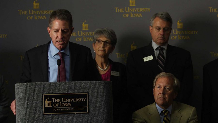 Former+state+Board+of+Regents+President+Bruce+Rastetter+announces+the+appointment+of+Bruce+Harreld+as+the+new+UI+president+during+a+meeting+in+the+IMU+on+Sept.+3%2C+2015.+Harreld+is+the+21st+president+of+the+UI.+