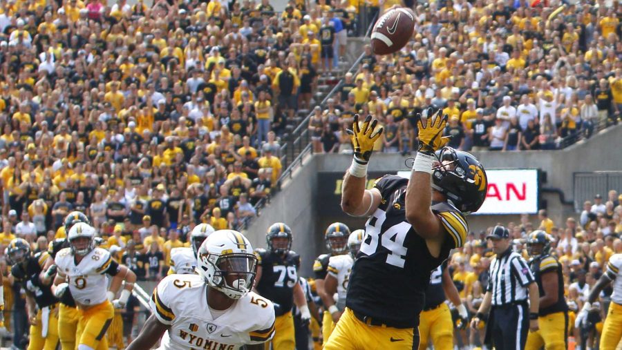 Iowa+wide+receiver+Nick+Easley+catches+a+touchdown+pass+during+an+NCAA+football+game+between+Iowa+and+Wyoming+in+Kinnick+Stadium+on+Saturday%2C+Sept.+2%2C+2017.+The+Hawkeyes+defeated+Wyoming%2C+24-3.+%28Joseph+Cress%2FThe+Daily+Iowan%29