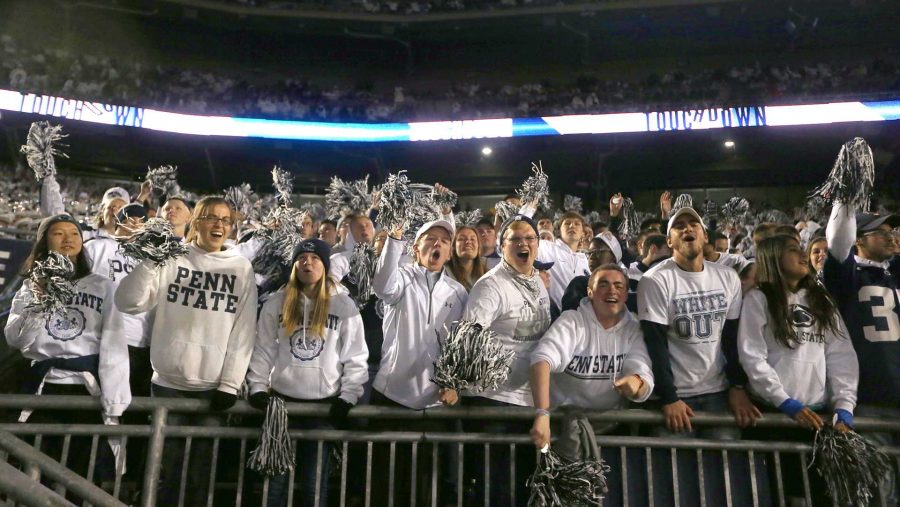 Penn+State+celebrates+a+touchdown+during+the+Iowa-Penn+State+game+in+Beaver+Stadium+in+College+State+on+Saturday%2C+Nov.+5%2C+2016.+The+Nittany+Lions+defeated+the+Hawkeyes%2C+41-14.+%28The+Daily+Iowan%2FMargaret+Kispert%29