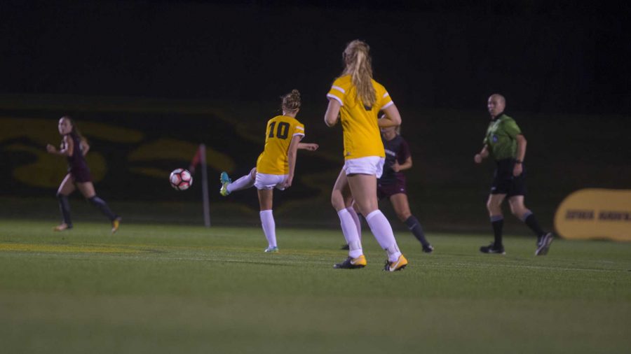 Iowas+Natalie+Winters+kicks+the+ball+during+a+game+against+Montana+at+the+Soccer+Complex+on+Friday%2C+Sept.+8%2C+2017.+The+Hawkeyes+defeated+to+the+Griz%2C+1-0+on+senior+night.+%28Lily+Smith%2F+The+Daily+Iowan%29
