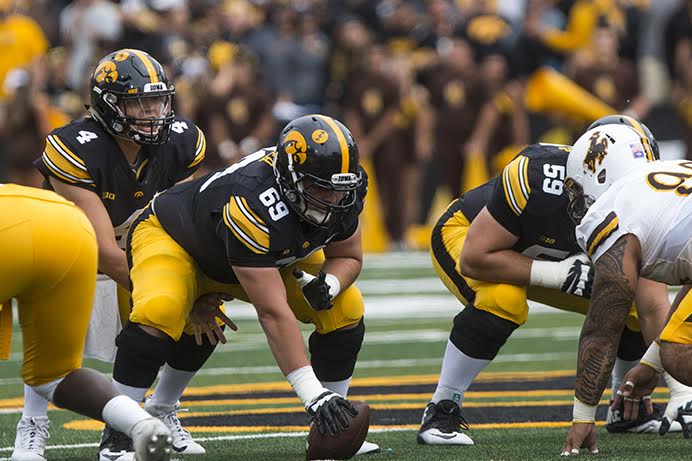 Iowa+quarterback+Nate+Stanley+yells+coverage+to+teammates+during+the+Iowa%2FWyoming+game++in+Kinnick+on+Saturday%2C+Sept.+2.+The+Hawkeyes+defeated+Wyoming%2C+24-3.+%28Joseph+Cress%2FThe+Daily+Iowan%29