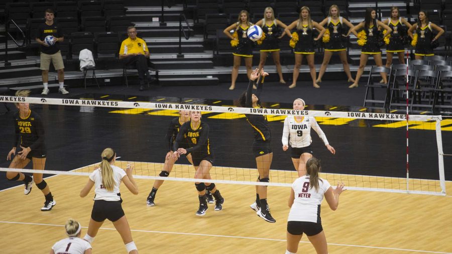 Iowas+Brie+Orr+sets+the+ball+during+a+volleyball+match+against+University+of+Nebraska-Omaha+at+Carver-Hawkeye+Arena+on+Friday%2C+Sep.+1%2C+2017.+The+Hawkeyes+swept+the+match+against+the+Mavericks%2C+3+sets+to+0.+%28Lily+Smith%2FThe+Daily+Iowan%29