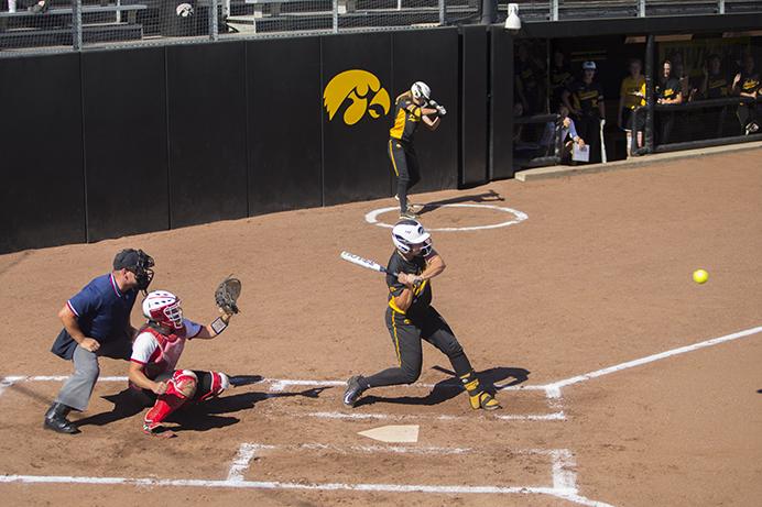 Iowa+catcher+Angela+Schmiederer+bats+during+the+final+Fall+Ball+softball+game+against+NIU+at+Pearl+Field+on+Sunday%2C+Oct.+8%2C+2017.+The+Huskies+defeated+the+Hawkeyes%2C+9-2.+%28Lily+Smith%2FThe+Daily+Iowan%29