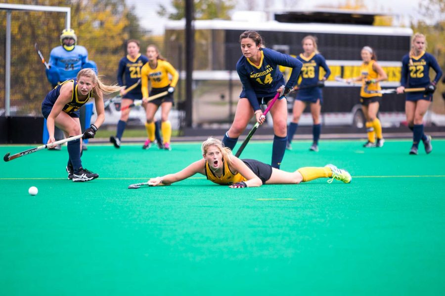 Iowa+field+hockey+player+Ellie+Holley+calls+for+a+foul+during+a+match+against+the+Michigan+Wolverines+on+Sunday%2C+Oct.+15%2C+2017.++The+Wolverines+defeated+the+Hawkeyes+3-2.+%28David+Harmantas%2FThe+Daily+Iowan%29