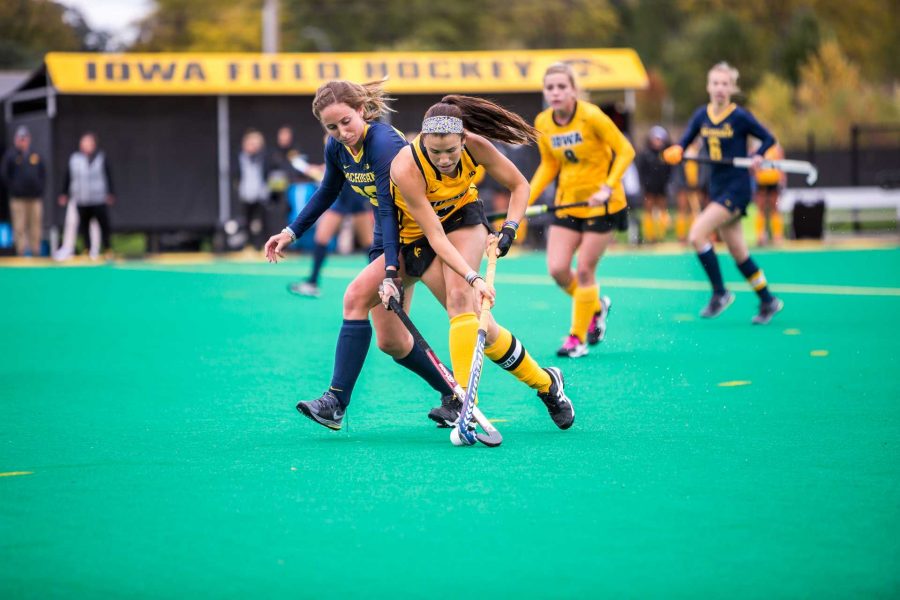 Iowa+field+hockey+player+Mallory+Lefkowitz+fights+for+the+ball+during+a+match+against+the+Michigan+Wolverines+on+Sunday%2C+Oct.+15%2C+2017.++The+Wolverines+defeated+the+Hawkeyes+3-2.+%28David+Harmantas%2FThe+Daily+Iowan%29