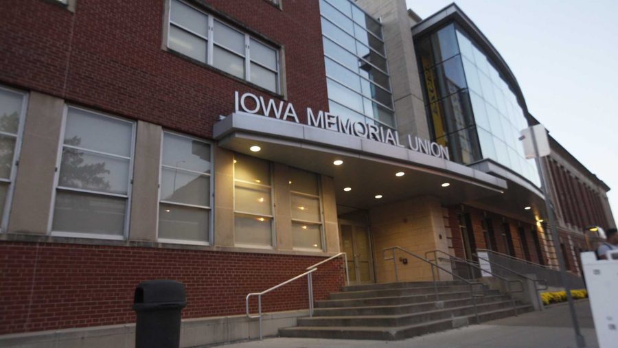 The+Iowa+Memorial+Union+glows+in+the+evening+Monday%2C+Oct.+9th+2017.+%28Paxton+Corey%2FThe+Daily+Iowan%29