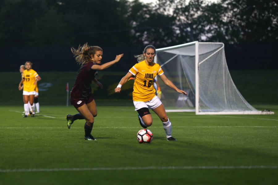 Iowas+Rachele+Armand+dribbles+the+ball+during+a+game+against+Montana+at+the+Soccer+Complex+on+Friday%2C+Sept.+8%2C+2017.+The+Hawkeyes+defeated+to+the+Griz%2C+1-0+on+senior+night.+%28Lily+Smith%2F+The+Daily+Iowan%29