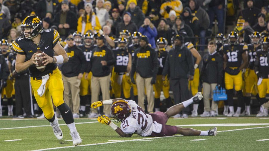 Iowa+quarterback+Nate+Stanley+runs+with+the+ball+during+the+Iowa%2FMinnesota+football+game+at+Kinnick+Stadium+on+Saturday%2C+Oct.+28%2C+2017.+The+Hawkeyes+defeated+the+Golden+Gophers%2C+17-10%2C+to+keep+the+Floyd+of+Rosedale+trophy.+%28Lily+Smith%2FThe+Daily+Iowan%29