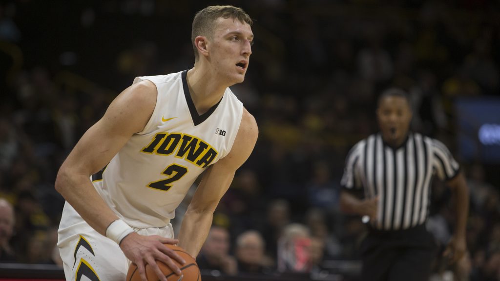 Iowa+forward+Jack+Nunge+prepares+to+pass+during+a+basketball+match+between+Iowa+and+Grambling+State+on+Thursday%2C+November+16%2C+2017.+The+Hawkeyes+defeated+the+Tigers%2C+85-74.+%28Shivansh+Ahuja%2FThe+Daily+Iowan%29