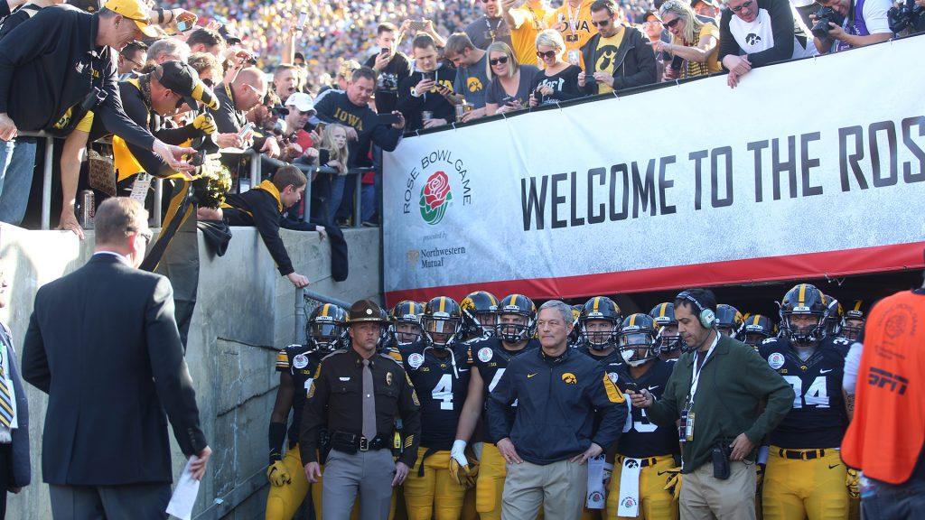 Iowa+fans+cheer+for+the+team+as+they+prepare+to+run+out+of+the+tunnel+before+the+Rose+Bowl+Game+in+Rose+Bowl+Stadium+in+Pasadena%2C+California+on+Friday%2C+Jan.+1%2C+2016.+Stanford+defeated+Iowa%2C+45-16.+%28The+Daily+Iowan%2FAlyssa+Hitchcock%29