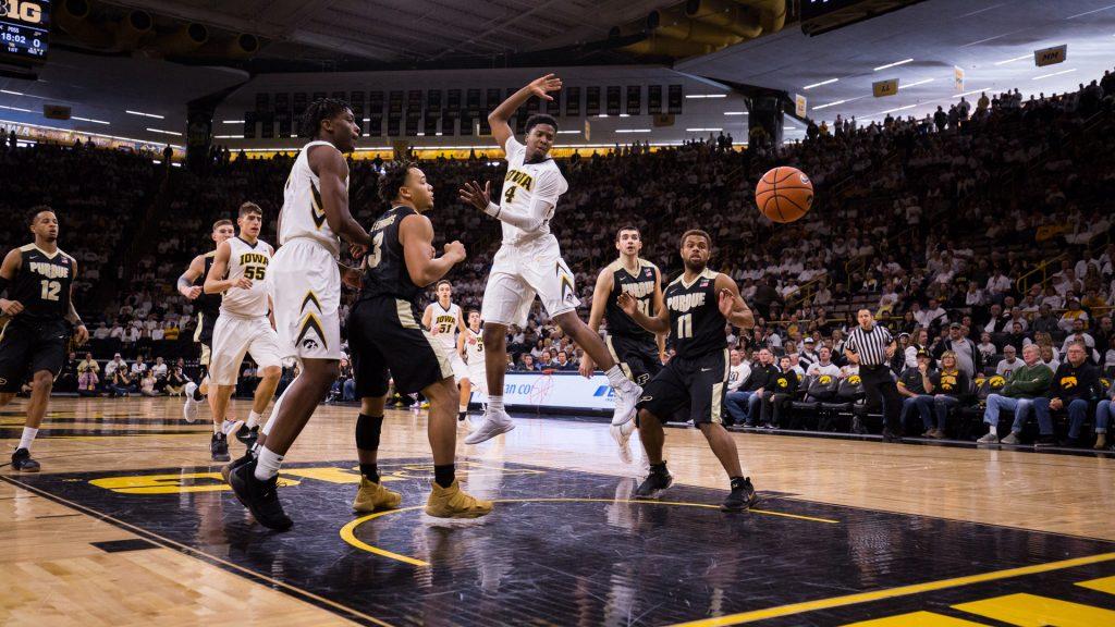 Iowa+guard+Isaiah+Moss+watches+the+ball+go+out+of+bounds+during+a+game+against+Purdue+University+on+Saturday%2C+Jan.+20%2C+2018.+The+Boilermakers+defeated+the+Hawkeyes+87-64.+%28David+Harmantas%2FThe+Daily+Iowan%29