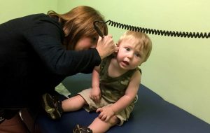 Dr. Traci Acklin, a pediatrician in Montgomery, W.V., peers into Connor Prathers ear. The one-year-old boy, who has Medicaid coverage, has had persistent ear infections, which will require surgery. (Noam N. Levey/Los Angeles Times/TNS)
