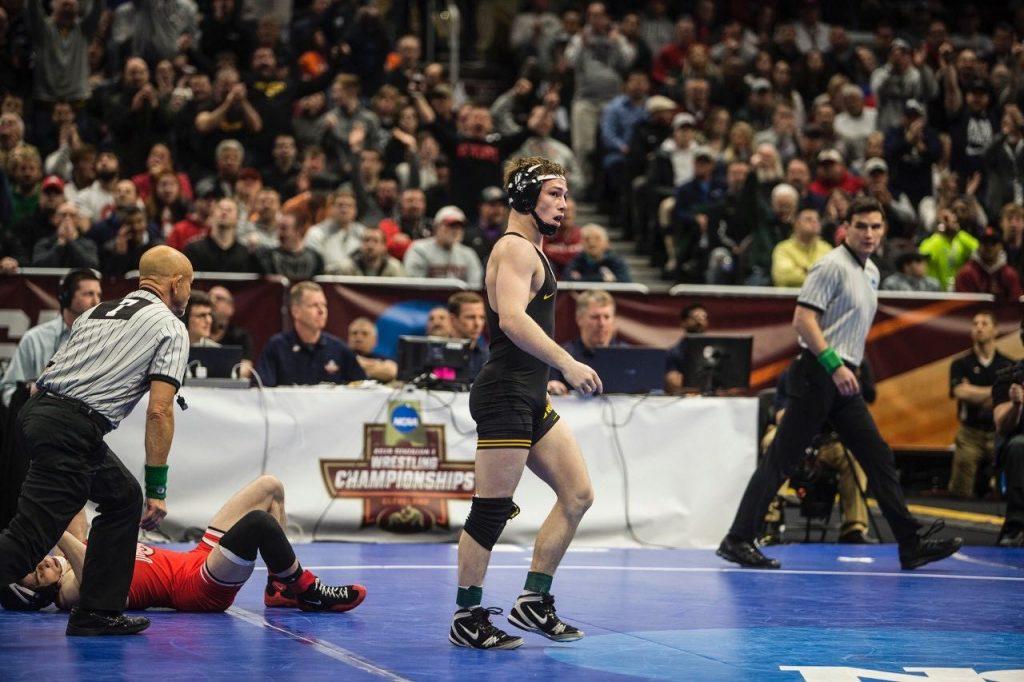 Lee+reaches+finals+at+NCAAs+with+pin+of+Tomasello