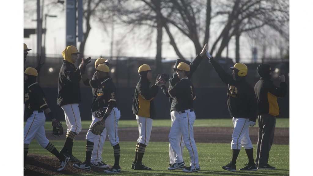 Hawkeyes+celebrate+their+victory+after+mens+baseball+Iowa+vs+Grand+View+on+Apr+4%2C+2018+at+Duane+Banks+Field.+The+Hawkeyes+defeated+the+Vikings+4-2.+%28Katie+Goodale%2FThe+Daily+Iowan%29