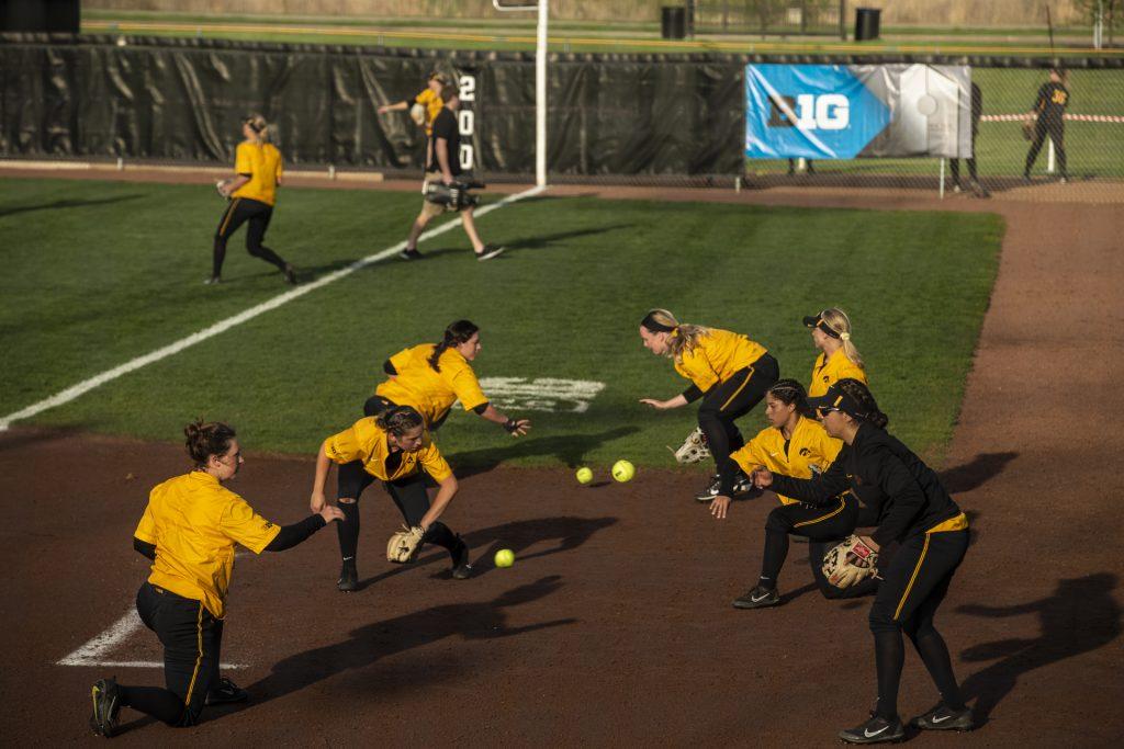 The+Iowa+softball+team+warms+up+before+Iowa%C3%95s+Big+Ten+tournament+game+against+Ohio+State+at+the+Goodman+Softball+complex+in+Madison%2C+WI.+The+Hawkeyes+defeated+the+Buckeyes+5-1.+%28Nick+Rohlman%2FThe+Daily+Iowan%29
