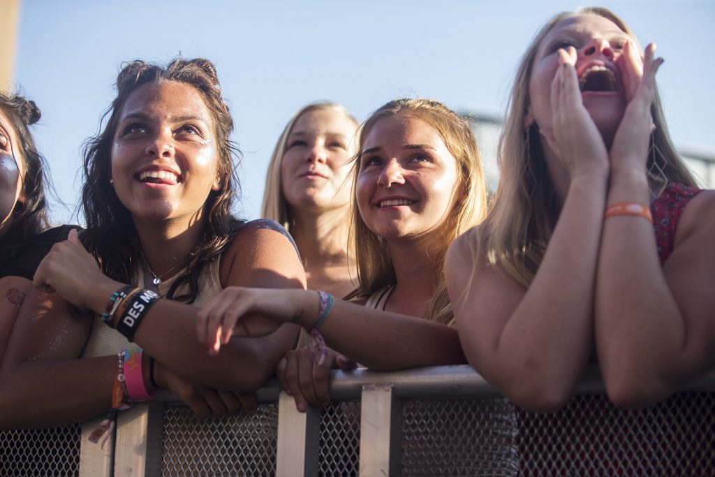 Fans cheer as Courtney Barnett occupies the Hy-Vee Main stage on Saturday, July 7, 2018. (Thomas A. Stewart/The Daily Iowan)