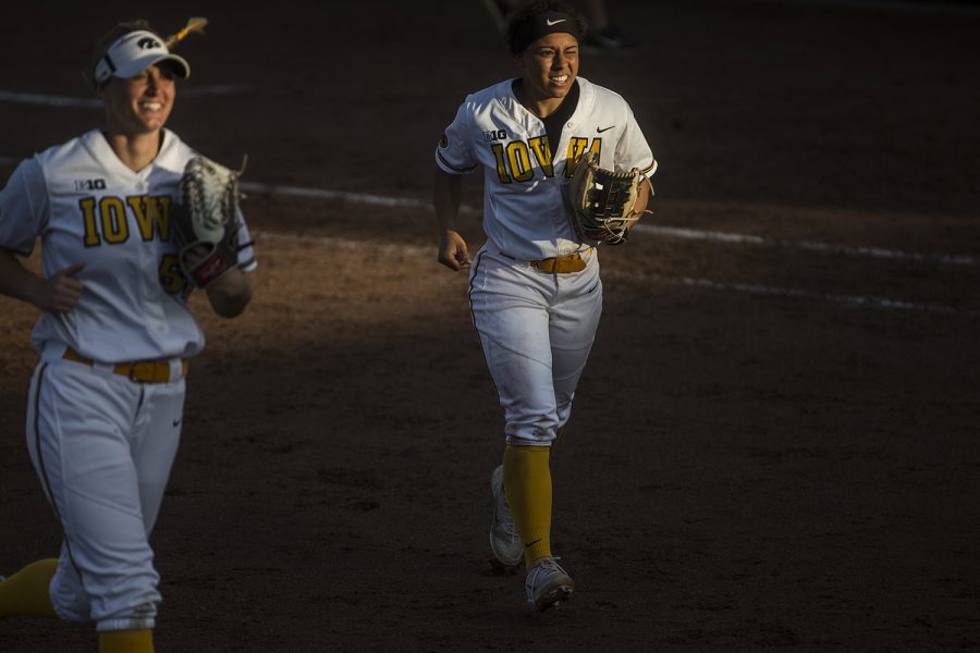 Iowas+Lea+Thompson%2C+left%2C+runs+to+the+dugout+following+the+ending+of+the+sixth+inning+during+the+NCAA+womens+softball+game+between+Iowa+and+Purdue+at+Bob+Pearl+Softball+Field+on+Friday%2C+May+4%2C+2018.+The+Hawkeyes+lost+to+the+Boilermakers+1-3.+%28Ben+Allan+Smith%2FThe+Daily+Iowan%29