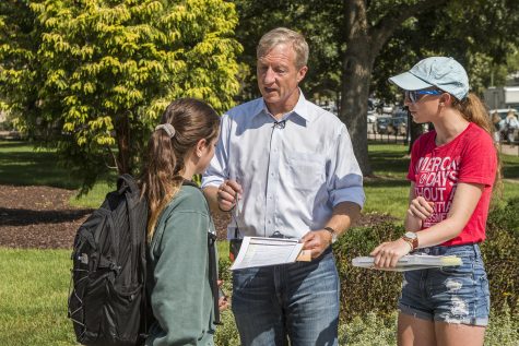 NextGen Founder Tom Steyer discusses voting with students at the Pentacrest on Thursday, Sept. 20, 2018. The organization works to engage students and to help them register to vote in November. 