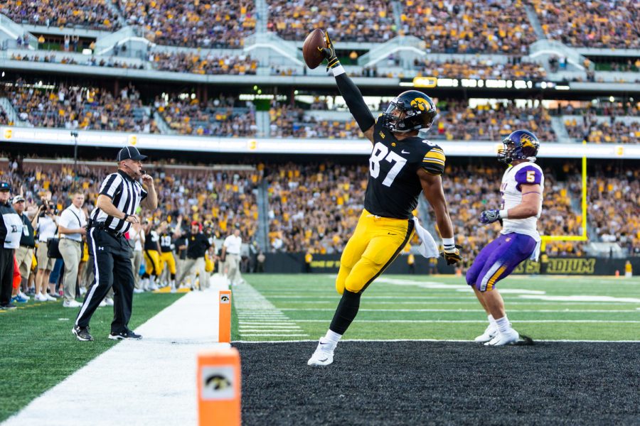 Iowa+tight+end+Noah+Fant+celebrates+as+he+crosses+the+goal+line+in+the+first+quarter+of+a+football+game+against+Northern+Iowa+at+Kinnick+Stadium+on+Satruday%2C+Sep.+15%2C+2018.+At+halftime%2C+the+Hakeyes+led+the+Panthers+21-0.+%28David+Harmantas%2FThe+Daily+Iowan%29